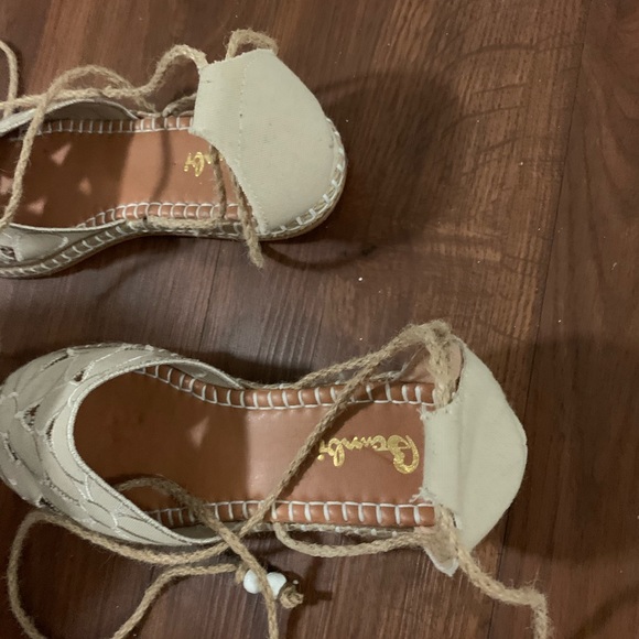 Lace up sandals - Picture 6 of 11